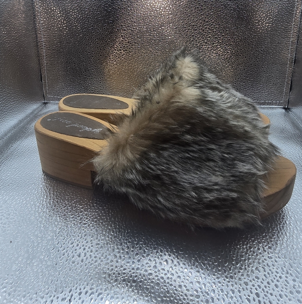 Free people wooden furry sandals size 8 narrow foot